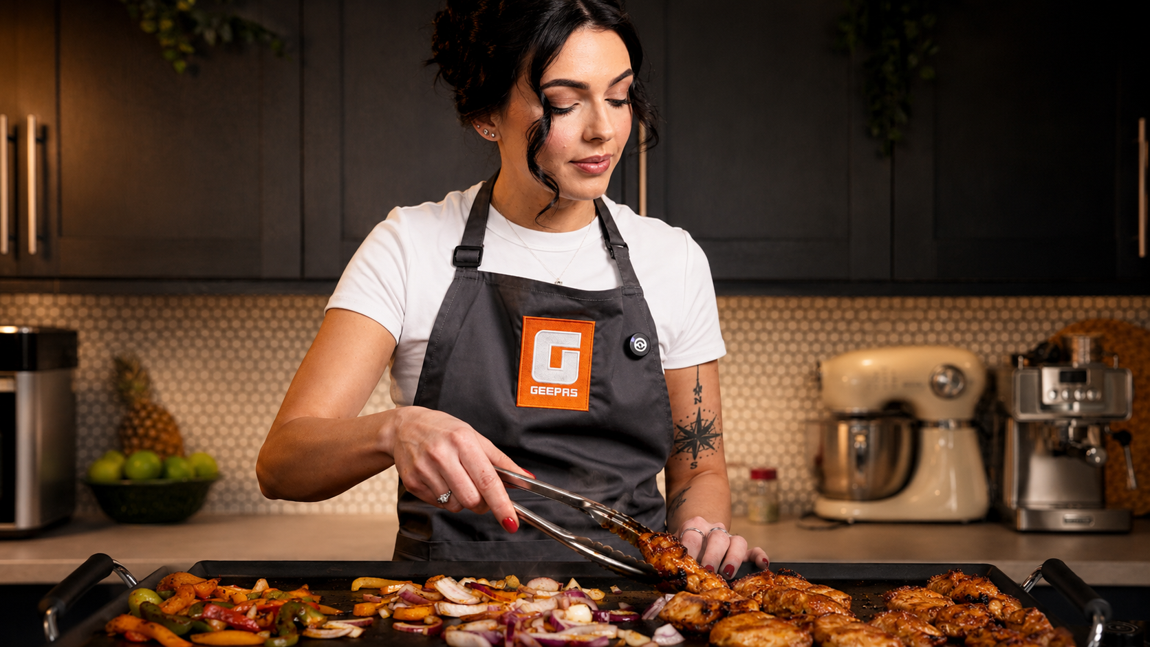 Geepas Cooking Series, On the griddle, chicken and peppers